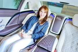 'Nữ hoàng nội y' Ngọc Trinh sắm Mercedes-Maybach S500 giá 11 tỷ đồng