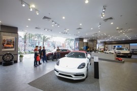 Không gian trưng bày Porsche đến với khách hàng Hà Nội