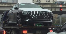 Hyundai Grandeur 2021 bị bắt gặp khi đang vận chuyển trên đường phố Việt.