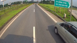 Tranh cãi việc xử phạt tài xế đi lùi trên cao tốc Hà Nội - Thái Nguyên là nam hay nữ