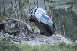 Hậu trường phim “No Time To Die” – Những màn trình diễn táo bạo cùng Range Rover Sport SVR
