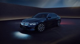 BMW 3 Series Gran Limousine Iconic Edition nổi bật với lưới tản nhiệt có thể phát sáng