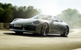 Porsche 911 Sport Classic 2023 được trang bị hộp số sàn, cho công suất lên đến 543 lực