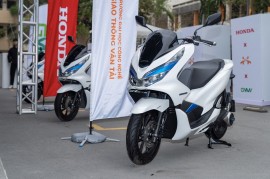 Honda Việt Nam hỗ trợ hàng loạt xe máy PCX điện phục vụ giảng dạy cho trường Đại học Công nghệ Giao thông Vận tải