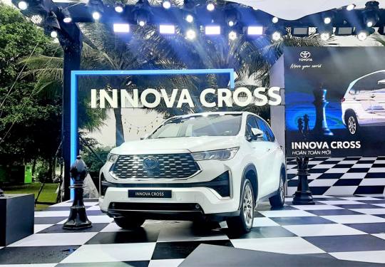 Innova Cross ra mắt MPV cao cấp giá rẻ nhất tại Việt Nam