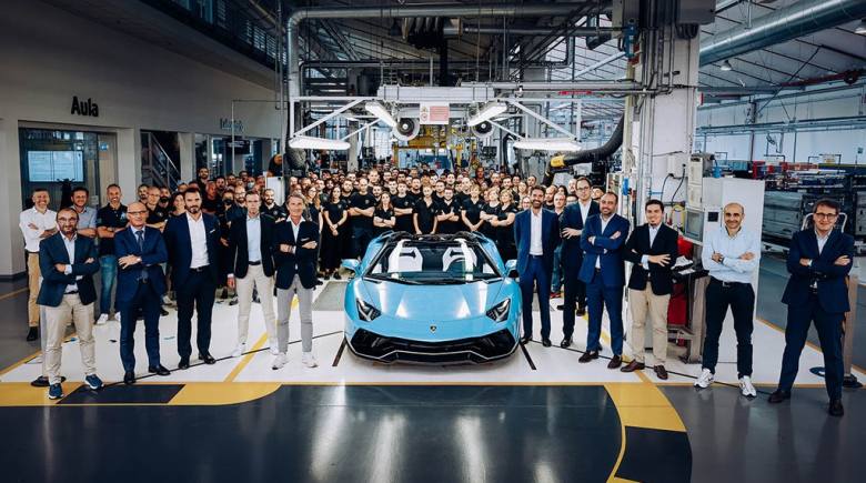Chiếc Lamborghini Aventador cuối cùng chính thức xuất xưởng