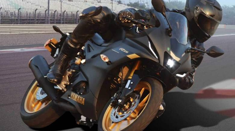 “Kỵ sĩ bóng đêm” Yamaha YZF-R15 V4 ra mắt với giá bán hơn 50 triệu đồng