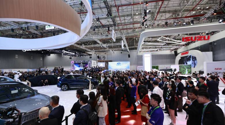 Vietnam Motor Show 2024 chính thức khai mạc với chủ đề “Công nghệ mở tương lai xanh”