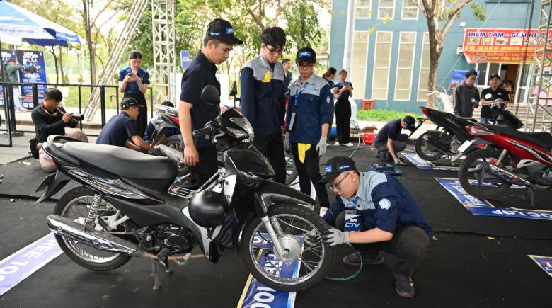 Uni Care Day 2024: Ngày Hội Chăm Sóc Xe Máy Miễn Phí Cho Sinh Viên Về Quê Đón Tết