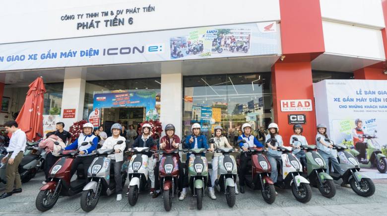 Những chiếc Honda ICON e: đầu tiên được bàn giao tại TP. Hồ Chí Minh