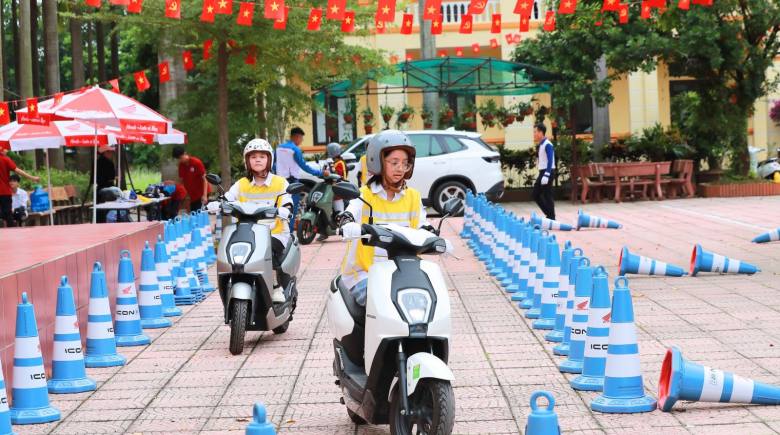 Honda Việt Nam tái khởi động “Khóa bồi dưỡng kiến thức pháp luật và kỹ năng lái xe gắn máy an toàn cho học sinh THPT và các cơ sở GDNN