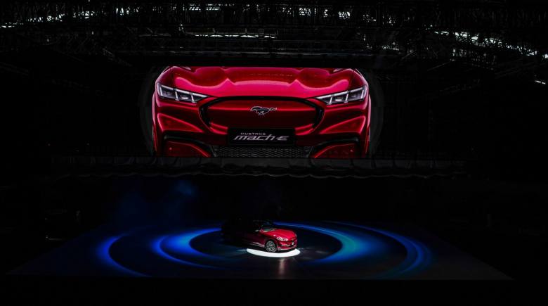Ford Mustang Mach-E “tay chơi” Cơ Bắp mới trong làng xe điện Việt