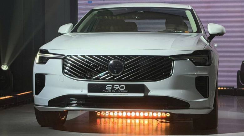Volvo Car Việt Nam ra mắt XC60 và S90 mới tại không gian triển lãm Drive. Life