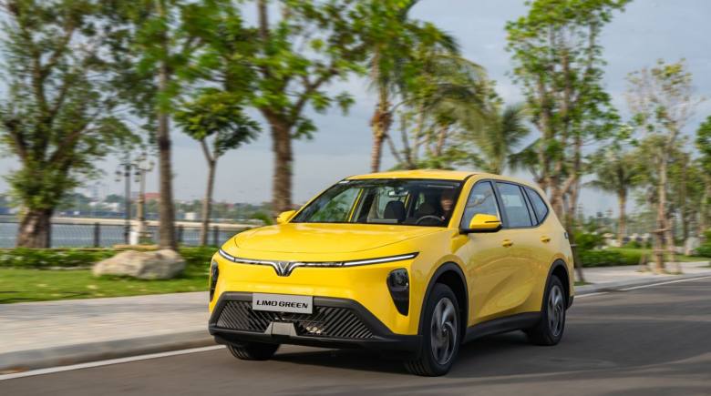 11 tháng, VinFast bán 147.450 xe điện. Limo Green bán kỷ lục 9.642 xe trong 1 tháng
