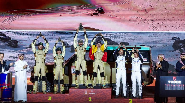 Defender Rally làm nên lịch sử: Vô địch Dakar 2026 ngay lần đầu tham dự