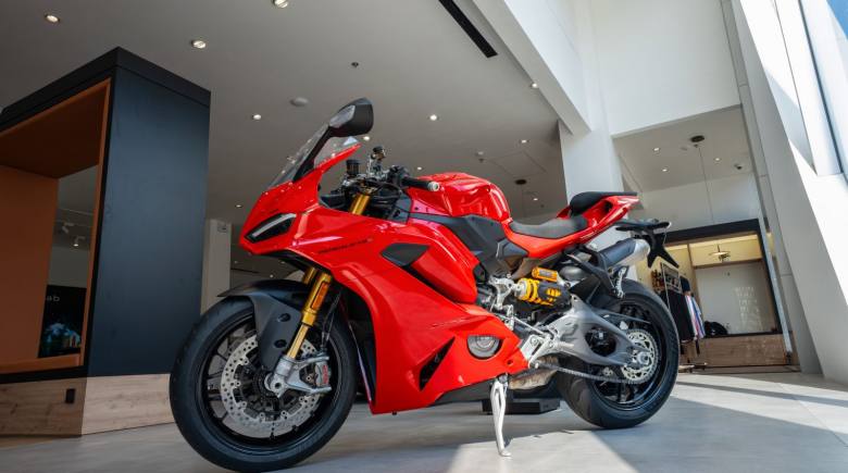 Ducati ra mắt thế hệ động cơ V2 2026 tại Việt Nam, mở ra chương mới cho Panigale V2 S và Streetfighter V2 S
