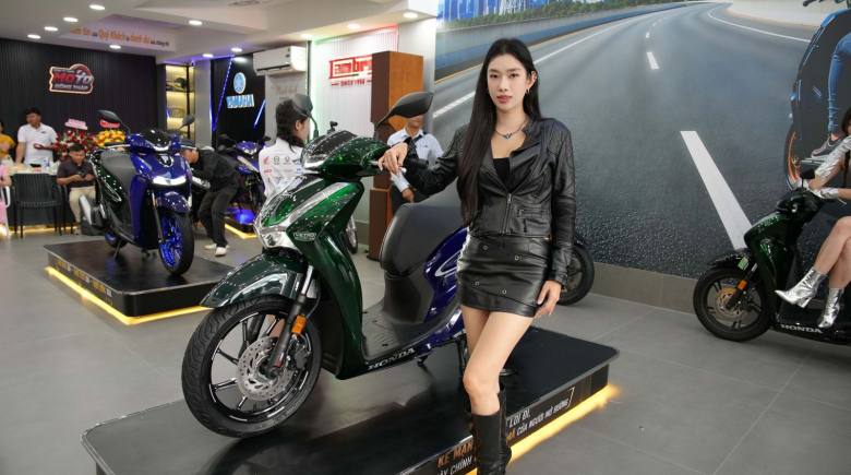 Honda SH150i Italy Super Vetro 2 in 1 ra mắt tại Việt Nam, kết hợp hai phối màu Vetro trên cùng một mẫu xe