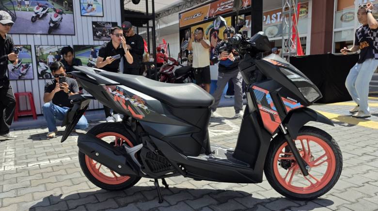 Honda vẫn áp đảo thị trường xe máy, nhưng sức ép từ xe điện ngày càng lớn