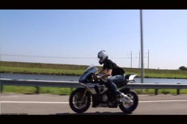 Yamaha R1M thử tốc độ với Nissan GTR R35