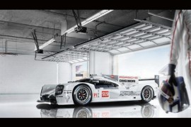 Phiên bản trưng bày Porsche 919 Hybrid được bán hơn 100.000 USD để từ thiện