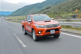 Mua Toyota Hilux, nhận gói bảo hiểm đền bù 100 triệu đồng