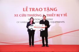 Toyota Việt Nam trao tặng xe cứu thương và thiết bị y tế