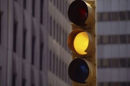 Các nước trên thế giới phạt đèn vàng như thế nào?