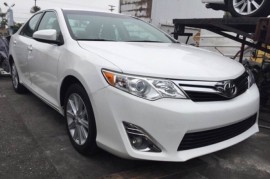 Toyota Camry 2015 nhập lướt giá 1,8 tỷ tại Việt Nam