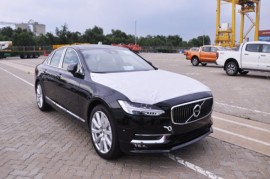 Xế lạ Volvo S90 2017 về Việt Nam - Đối đầu Mercedes E-Class