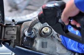 Giá xăng giảm 1.200 đồng/lít từ 15 giờ