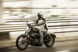 Harley-Davidson Dark Custom- Lái xe, trúng chiến mã