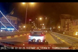 Video clip chi tiết tại nạn kinh hoàng trên cầu vượt Hà Nội