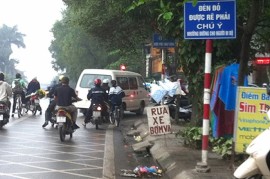 Kiểu đặt biển báo \'chơi khăm\' ở Việt Nam