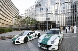 Ngắm nhìn dàn siêu xe khủng của cảnh sát Dubai