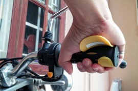 Thủ thuật cứu bồ cho xe máy bị bệnh khó nổ vào mùa đông