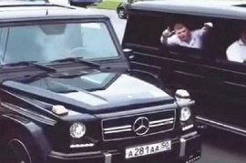 Hàng chục điệp viên Nga lái dàn Mercedes G-Class gây náo loạn