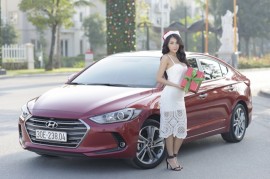 Người đẹp Thúy Nga khoe sắc xuân cùng Hyundai Elantra