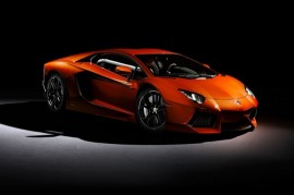 Lamborghini bán được 2.013 siêu xe trong nửa đầu 2016,