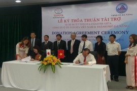 Toyota Việt Nam tài trợ 2 xe buýt Toyota Coaster cho Thành phố Đà Nẵng