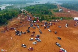 Dàn xe offroad thi leo dốc, vượt đầm lầy ở Hà Nội