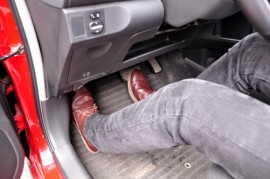 Cách xử lý để không đạp nhầm chân ga