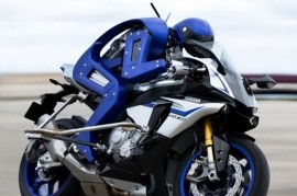 Robot lái nhanh nhất thế giới của Yamaha 