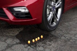 Ford phát triển hệ thống công nghệ bánh xe lăn qua ổ gà không hư bóng bàn