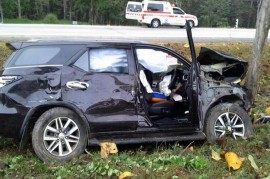 Toyota Fortuner 2016 gặp tai nạn vì chạy tốc độ cao tại Thái Lan