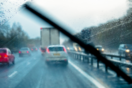 Kính râm có thể giúp lái xe an toàn hơn khi trời mưa?
