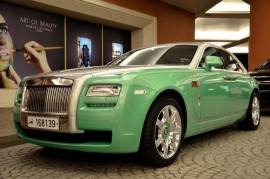Ngỡ ngàng trước Rolls-Royce Ghost màu bắt mắt
