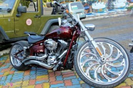 Harley-Davidson độc với bộ vành giá hơn 120 triệu của dân chơi Việt