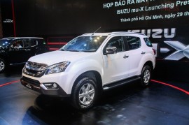 Cận cảnh Isuzu mu-X: Xe 7 chỗ đáng tiền tại Việt Nam