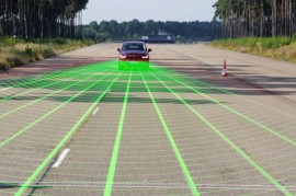 Kính xe gắn thêm mắt cho tài xế