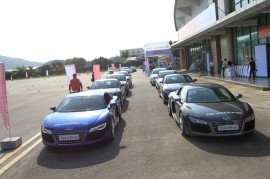 Mua xe tiền tỉ như... mua rau